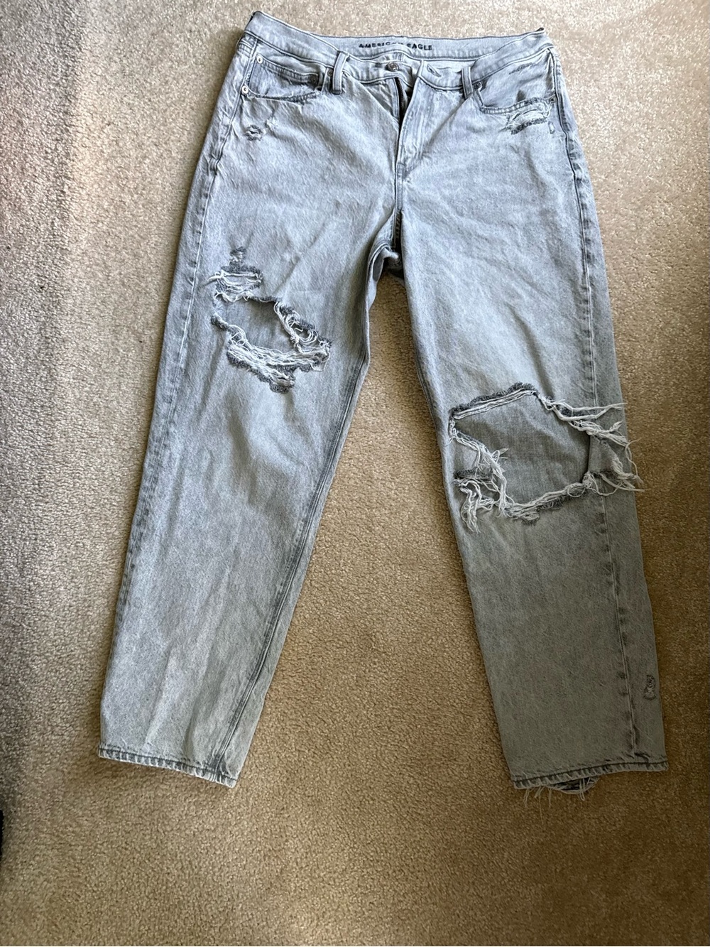 American Eagle Outfitters Light Gray 90s Straight Distressed Jeans Size 14 Reg